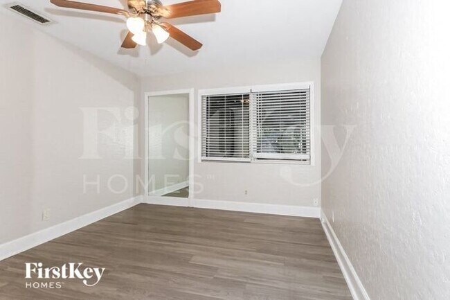 Building Photo - 127 2nd St