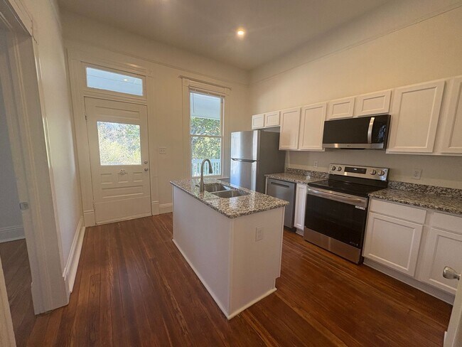 Building Photo - 169 Lamar St