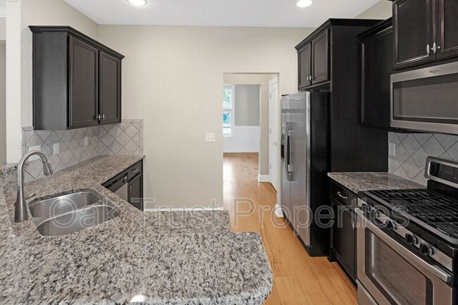 Building Photo - 5185 Celtic Dr