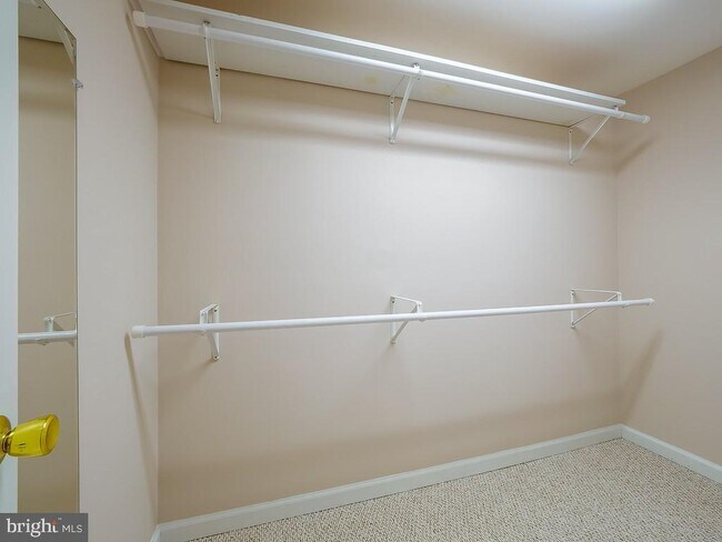 Building Photo - 2702 Navarre Dr