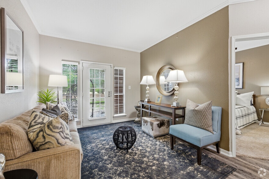A1A 1BR, 1BA - 551SF - Living Room - Kessler Jersey Village