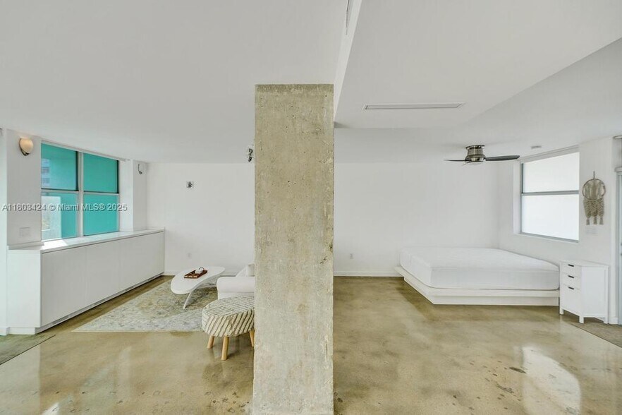 Building Photo - 301 Ocean Dr