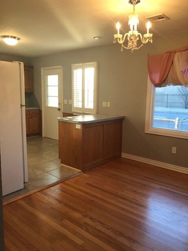 Building Photo - Adorable 3 Bed | 1 Bath + Bonus Room in Mayfair Heights - ALL Appliances Included