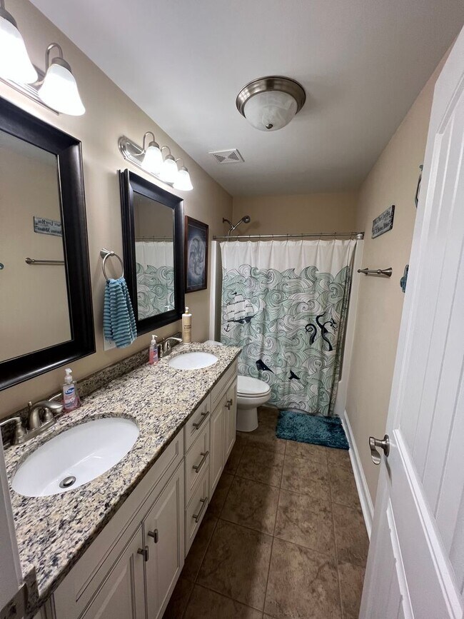 Residential House in The Cotswolds 2607 Salford St Auburn AL 36832 Apartment Finder