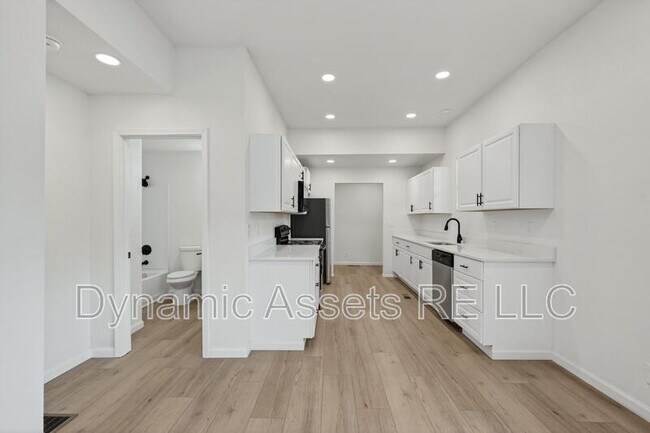 Building Photo - 542 E 23rd St
