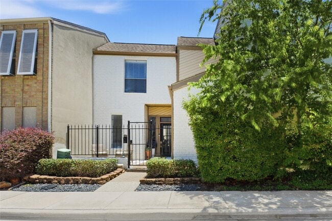 Building Photo - 9407 Denbury Way