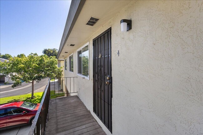 Building Photo - 34842 Starling Dr