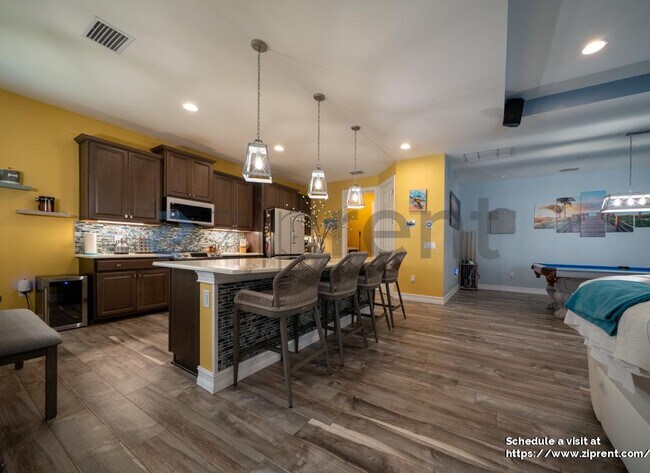Building Photo - 2626 Corona Ln
