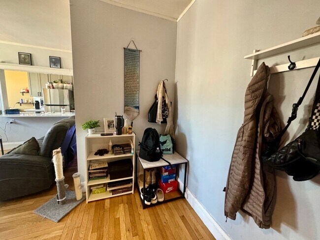 Building Photo - Spacious Cambridge 1 Bed
