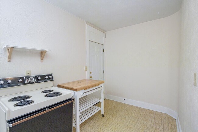 Building Photo - 3843 S 48th St
