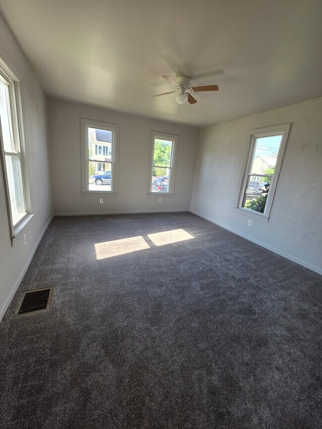 Building Photo - 116 Linden Ave