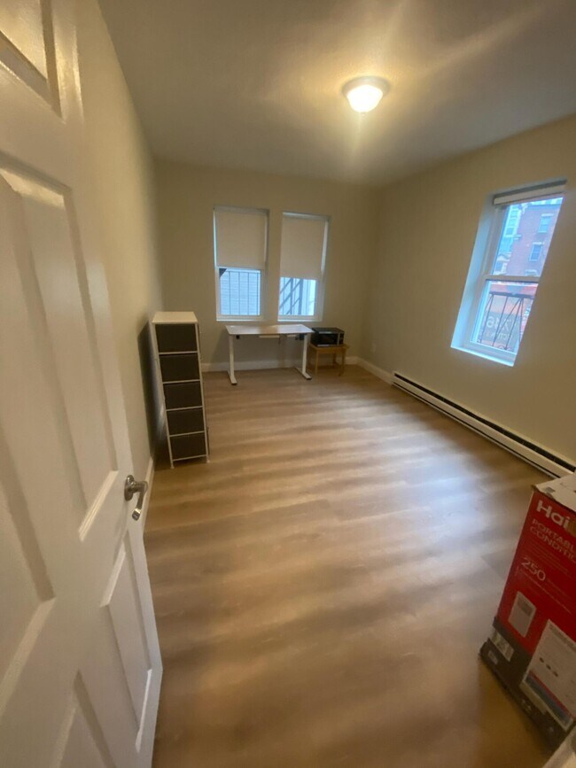 Building Photo - 111 Norway St