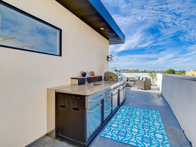 Building Photo - RARE Luxurious 3 Bedroom + Office in Hillcrest / Mission Hills