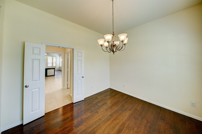 Building Photo - 606 Dunlavy Ln