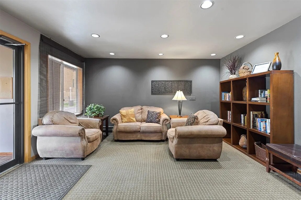 Building Photo - 99 Granite St