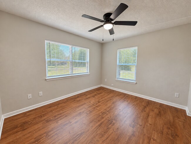 Building Photo - Enjoy the charm of St. Augustine living without the restrictions of an HOA!