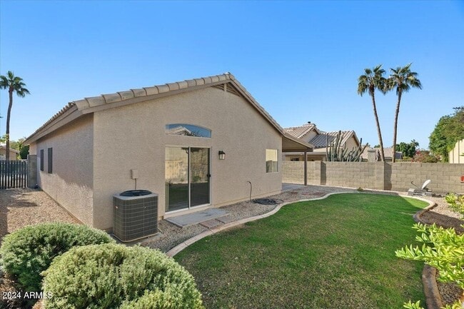 Building Photo - 1310 E Sheena Dr