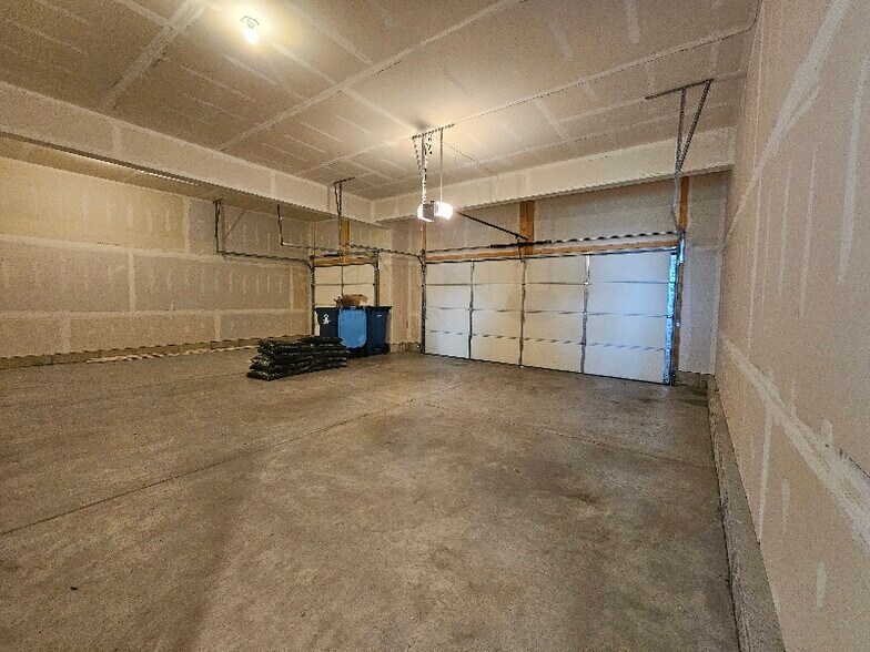 Building Photo - 7750 W 105th Pl