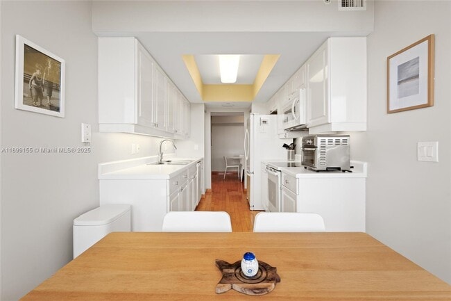 Building Photo - 21205 Yacht Club Dr