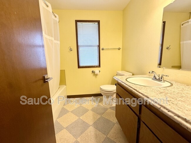 Building Photo - 344 S 2nd St