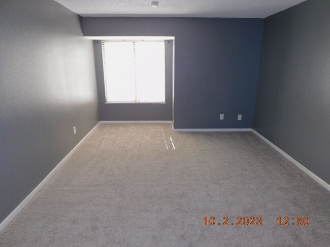 Building Photo - Amazing deal!! Tall Pines Condo