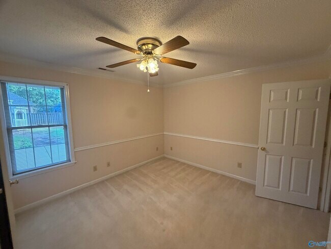 Building Photo - 701 Rigel Dr SW