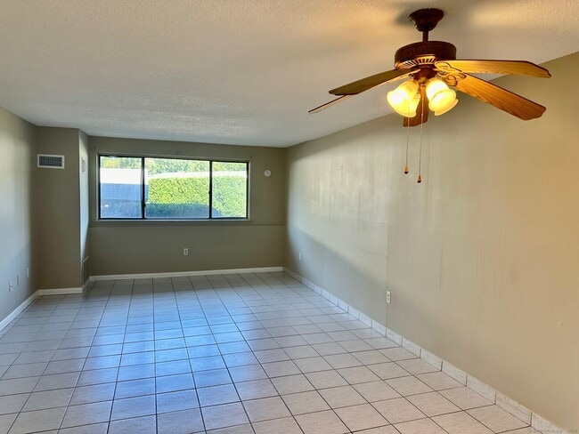 Building Photo - 1119 Harbor View Dr