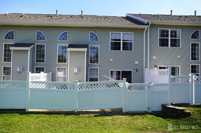 Building Photo - 102 Wellington Park Dr