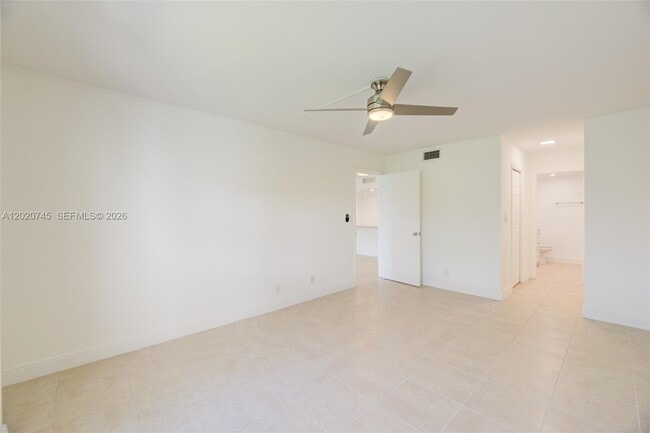 Building Photo - 200 Lakeview Dr