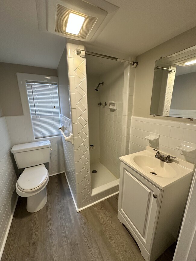 Building Photo - 637 Blanton Ln