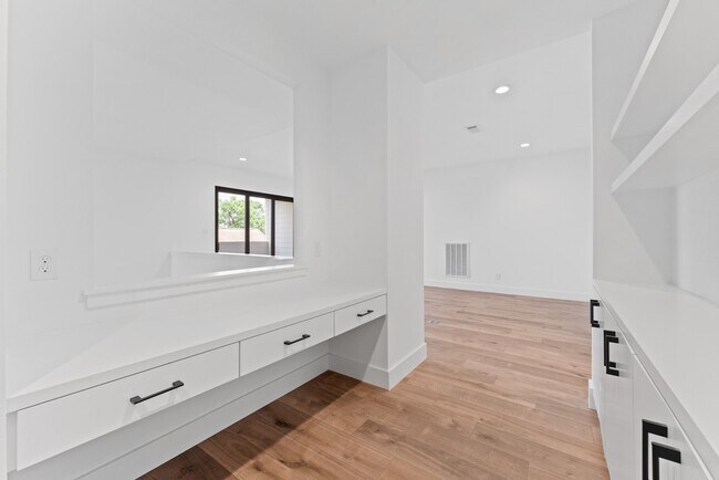 Building Photo - 6711 Housman