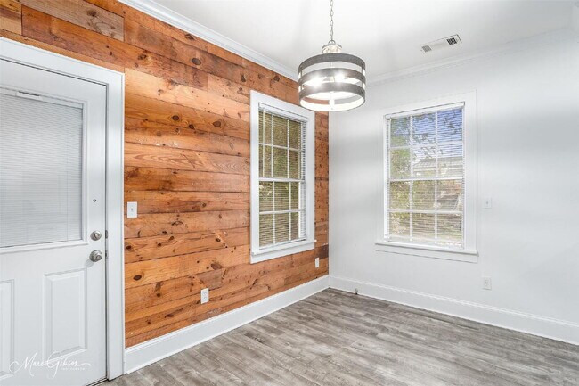 Building Photo - "Charming 3-Bed Oasis in Bossier City with 1.5 Baths & Spacious 1917 Sq Ft Layout!"