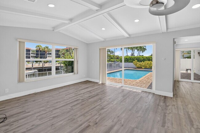 Building Photo - 787 Havana Dr