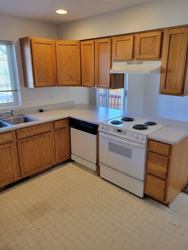 Building Photo - 3305 Laredo Dr