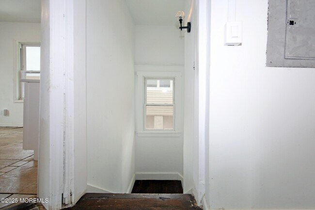 Building Photo - 48 Barberie Ave