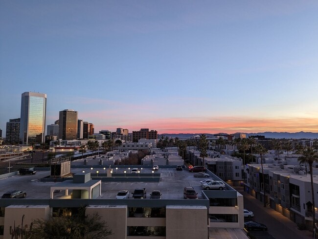 Building Photo - Executive Towers Condo Available for Rent!