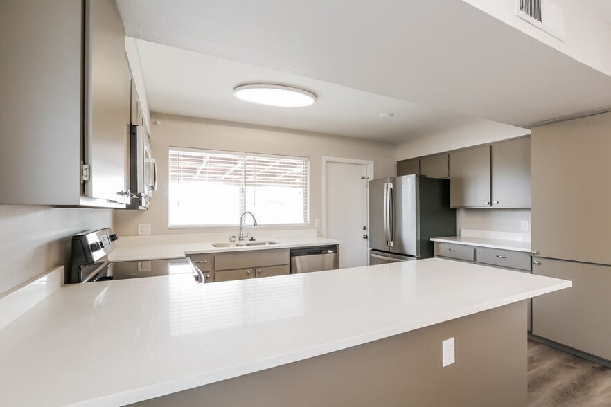 Building Photo - 307 W Nopal Pl