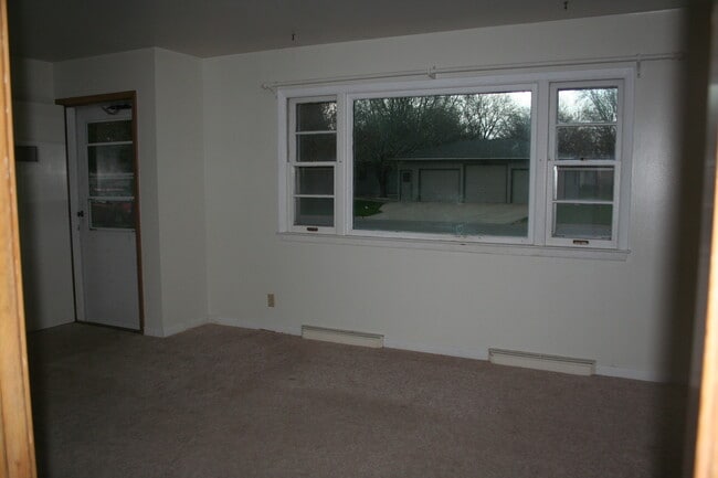 Building Photo - 2 Bedroom Duplex North Ames