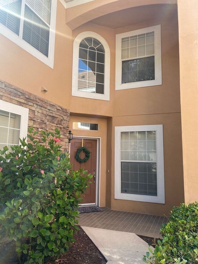 Building Photo - Spacious 3 Bed/2.5 Bath 2 Car Garage in th...