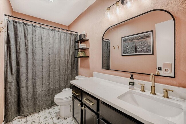 Building Photo - 916 Great Britain Blvd