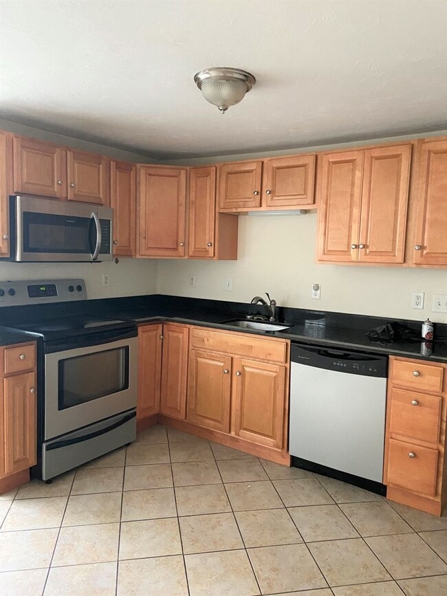 Building Photo - 13 Cottage St