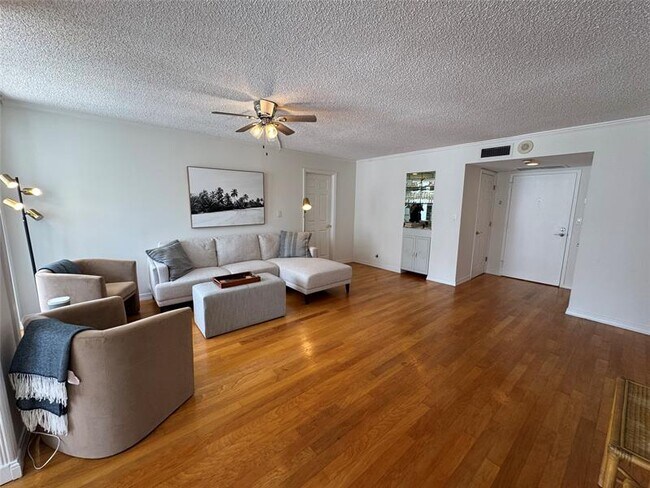 Building Photo - 1010 S Ocean Blvd