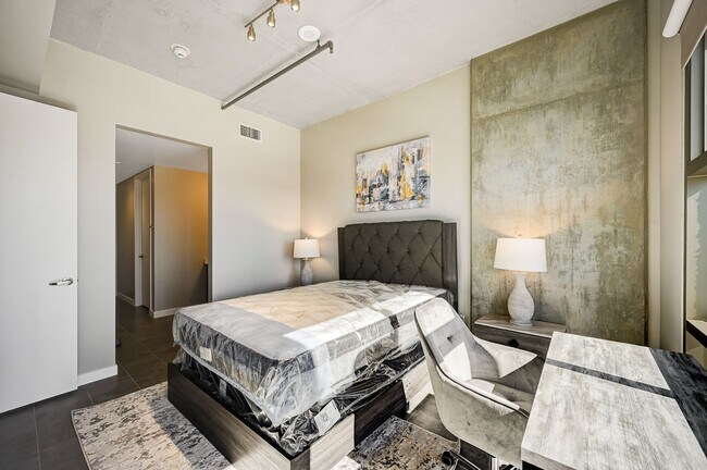 Building Photo - HOUSING CHOICE VOUCHER APPROVED! MOVE IN SPECIAL! **ONE MONTH FREE w/ 13 MONTH LEASE!!**