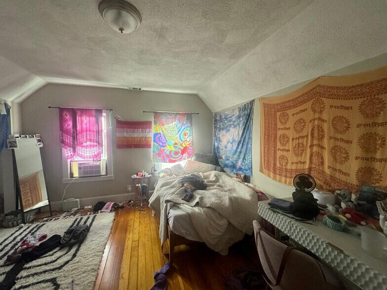 Building Photo - 1386A Beacon St