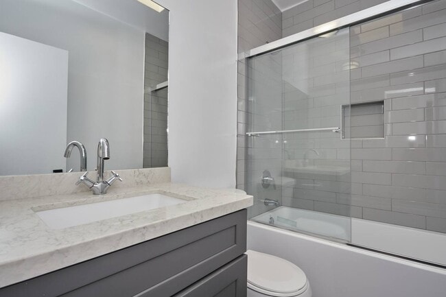 Bathroom - Clover on Carlton