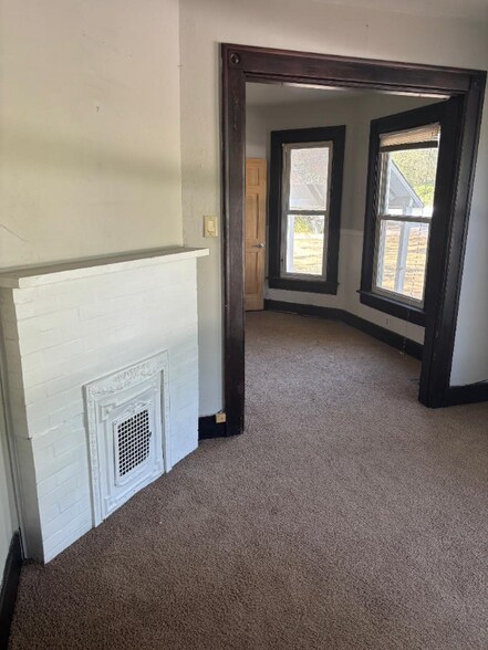 Building Photo - 1603 Riverside Dr