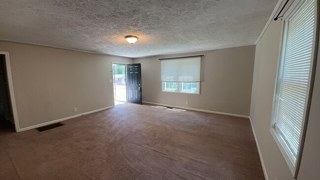 Building Photo - 1095 Foster Cir