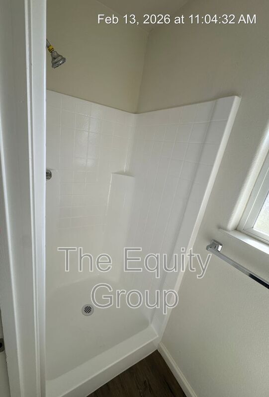 Building Photo - 540 E Lakeview Ave