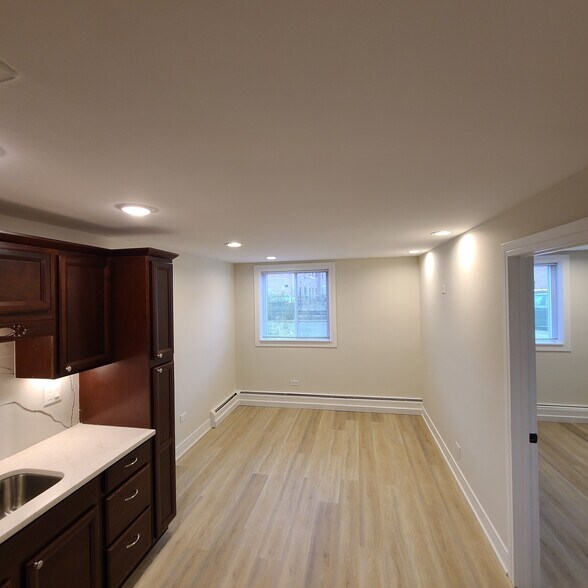 Building Photo - 5310 N Chester Ave