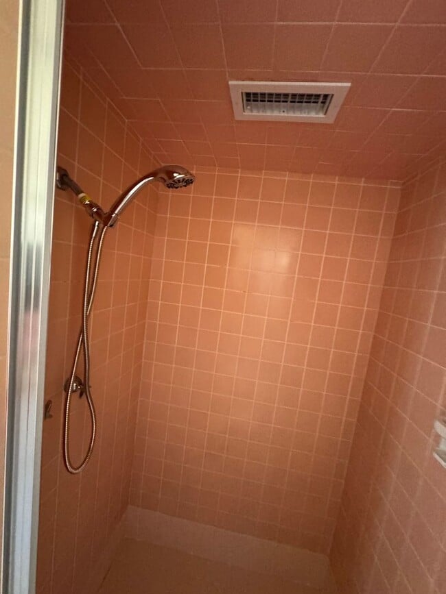 Building Photo - 1201 W Elm St